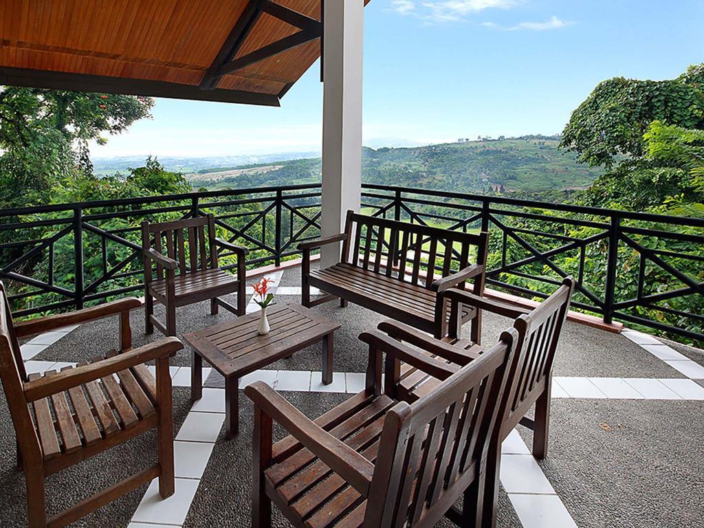 Gunung Geulis Cottages Managed By Royal Tulip Богор Экстерьер фото