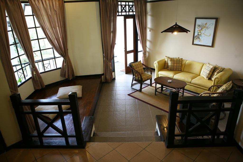 Gunung Geulis Cottages Managed By Royal Tulip Богор Экстерьер фото